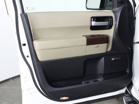 Used 2012 Toyota Sequoia Platinum image 18