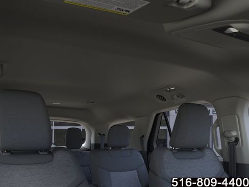 Used 2025 Ford Explorer Active AWD/4WD image 23