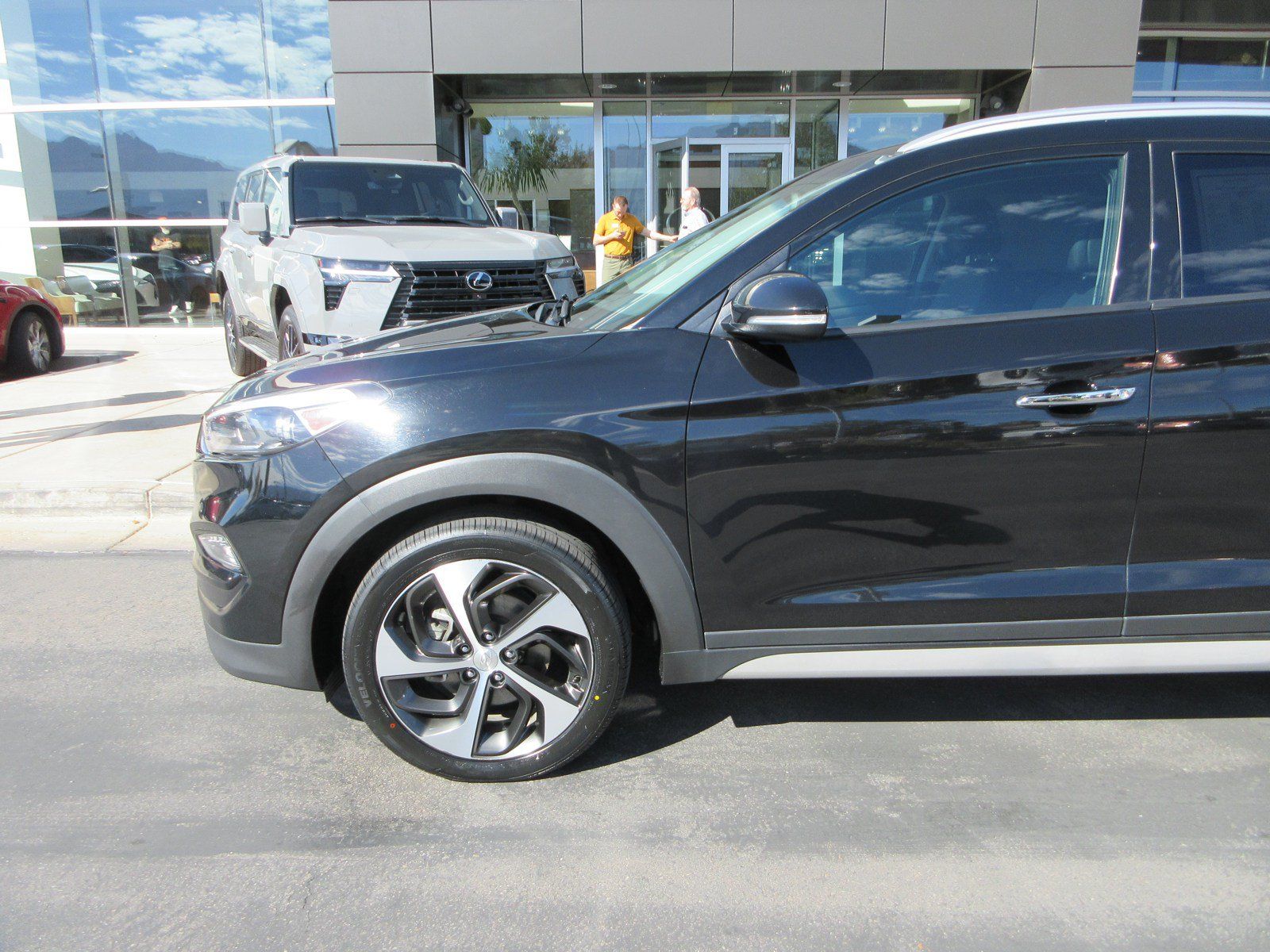 Used 2017 Hyundai Tucson Limited AWD/4WD image 2