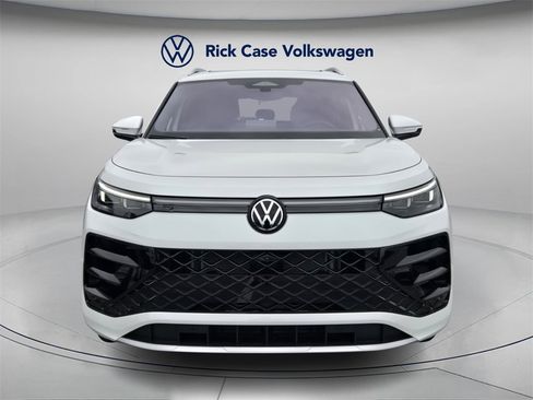 New 2026 Volkswagen Tiguan SEL R-Line image 3