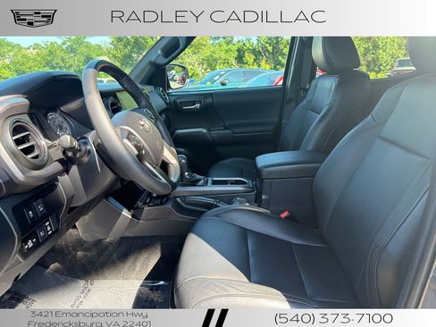 Used 2022 Toyota Tacoma TRD Sport w/ TRD Premium Sport Package AWD/4WD image 3