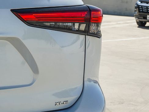 Used 2023 Toyota Highlander XLE FWD image 12