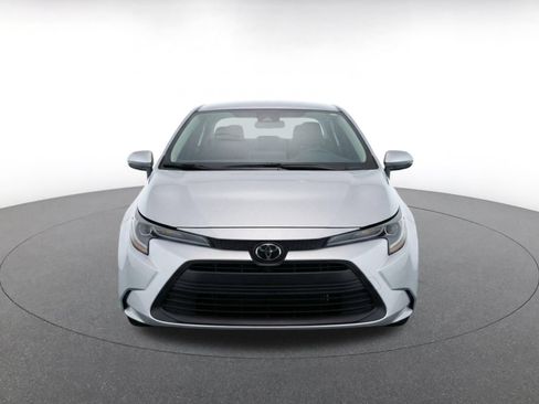 Used 2025 Toyota Corolla LE FWD image 2