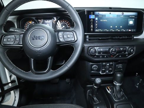 Used 2025 Jeep Wrangler Sport S image 28