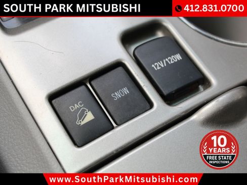 Used 2011 Toyota Highlander SE w/ Tow Pkg image 28