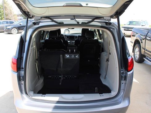 Used 2021 Chrysler Voyager Lxi image 19