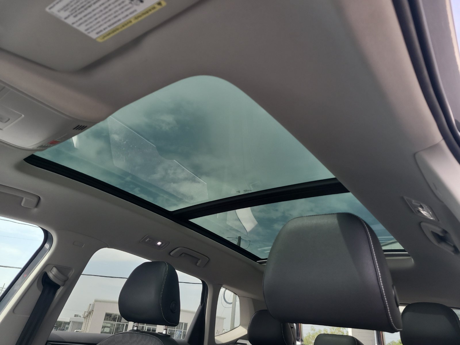 Used 2023 Volkswagen Taos SE w/ Panoramic Sunroof Package FWD image 17
