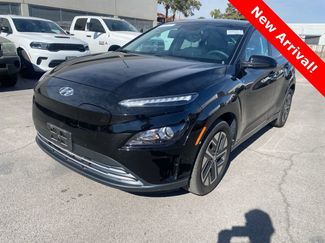 Used 2023 Hyundai Kona SE video 1