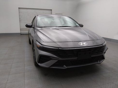 Used 2025 Hyundai Elantra Sport image 14