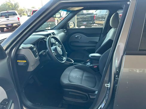 Used 2016 Kia Soul FWD image 10