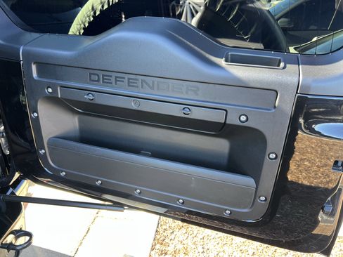 Certified 2025 Land Rover Defender 130 V8 image 37