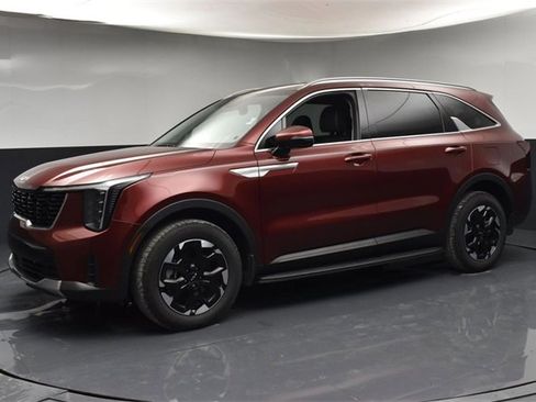 Certified 2025 Kia Sorento S image 4