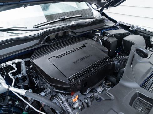 Used 2025 Honda Pilot EX-L image 9