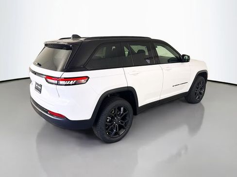 New 2025 Jeep Grand Cherokee Limited image 7