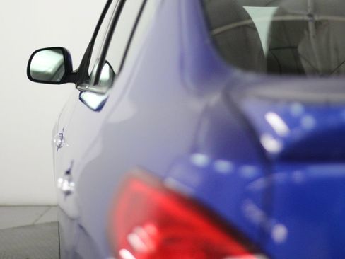 Used 2013 Nissan Versa SV w/ Convenience Pkg FWD image 48