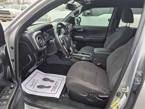 Used 2017 Toyota Tacoma TRD Off-Road image 11