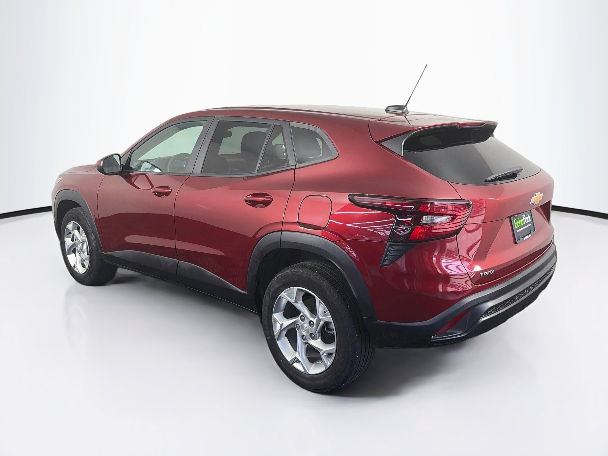 Used 2024 Chevrolet Trax LS w/ LS Convenience Package FWD image 5