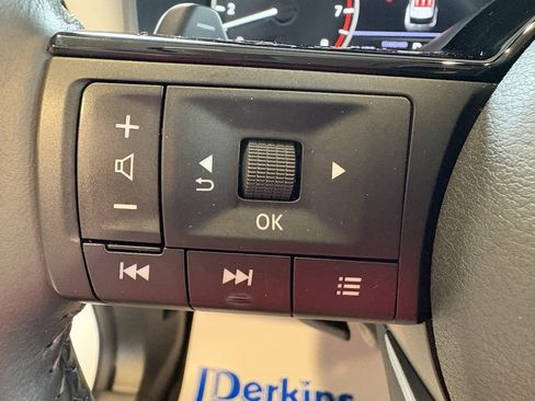 Used 2023 Nissan Rogue SL w/ SL Premium Package FWD image 13