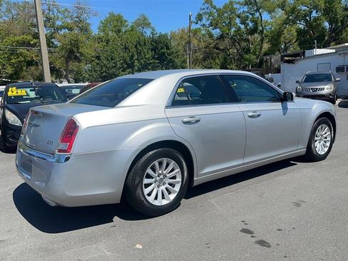 Used 2012 Chrysler 300 RWD image 11
