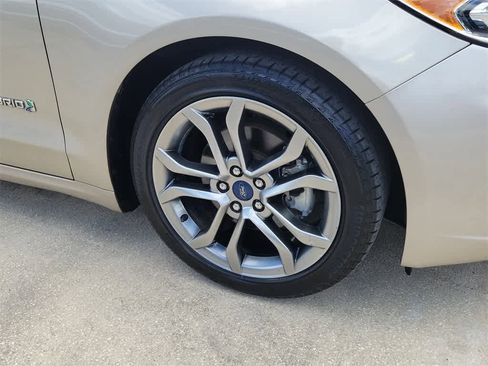Used 2019 Ford Fusion Titanium image 5