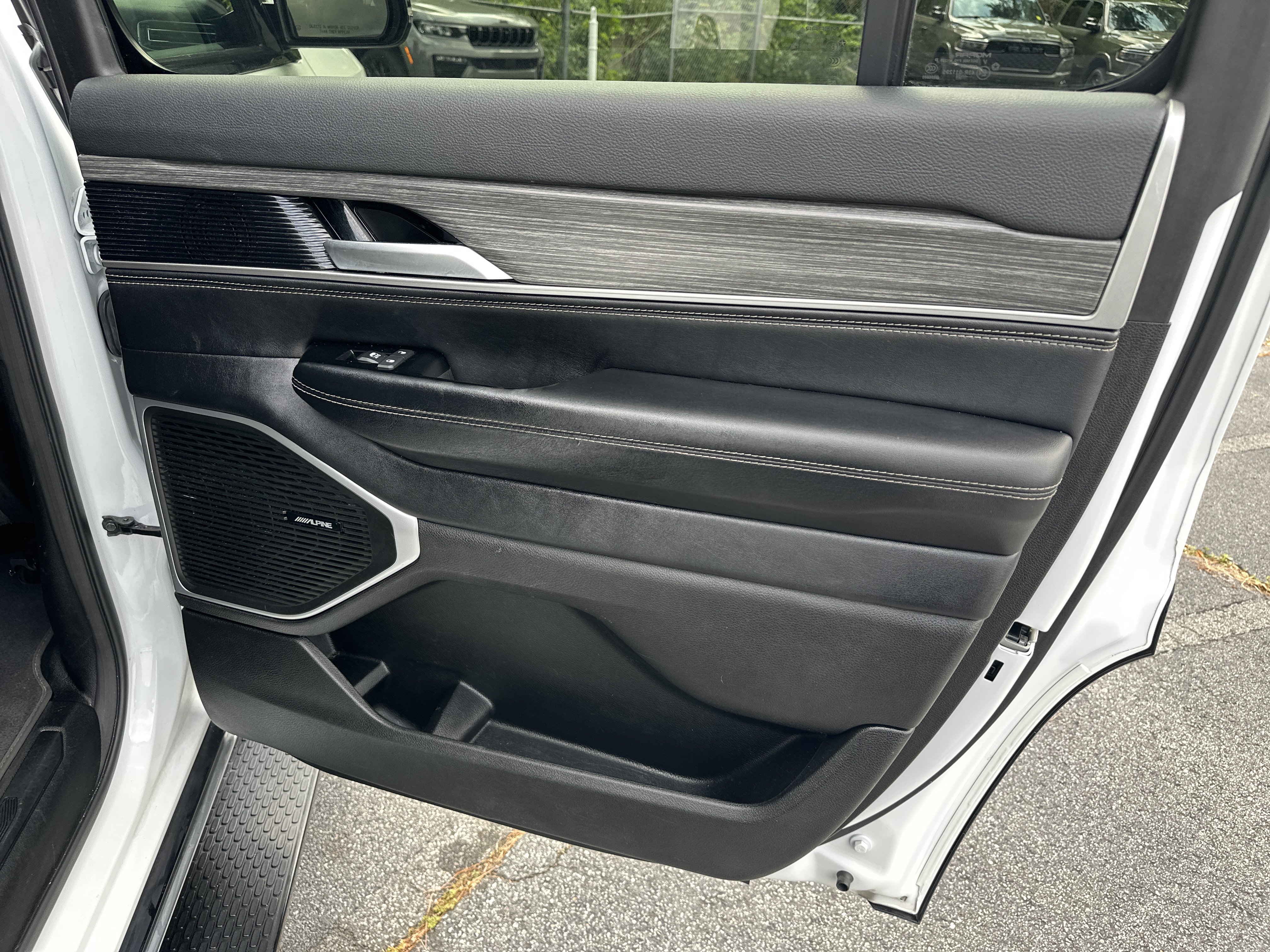 Used 2024 Jeep Wagoneer Series II w/ Flexible Seating Group RWD image 19