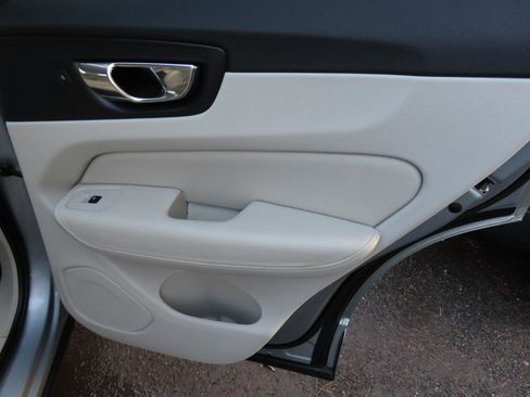 Used 2018 Volvo XC60 T6 Inscription w/ Convenience Package image 13