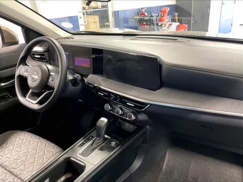 Certified 2025 Nissan Kicks SV AWD/4WD image 14