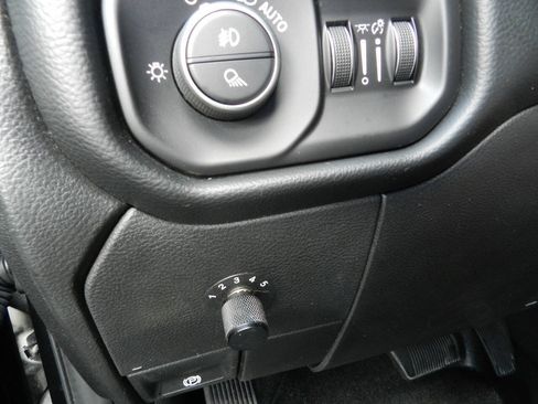 Used 2019 RAM 2500 Big Horn w/ Black Appearance Package AWD/4WD image 18