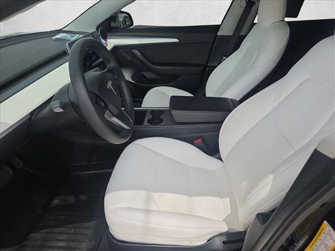 Used 2021 Tesla Model 3 Standard Range Plus RWD image 9
