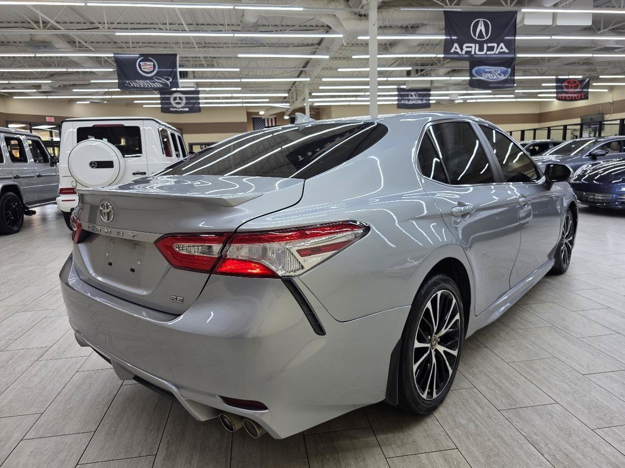 Used 2019 Toyota Camry SE w/ Convenience Package FWD image 6
