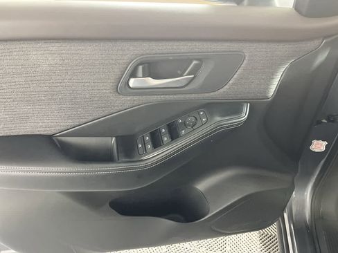 Used 2023 Nissan Rogue SV image 13