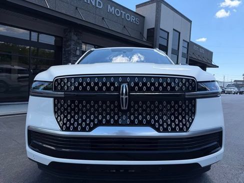 Used 2025 Lincoln Navigator Reserve AWD/4WD image 14
