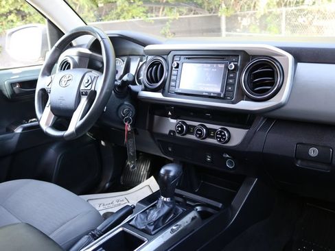 Used 2016 Toyota Tacoma SR5 w/ SR5 Appearance Package (SN) RWD image 18