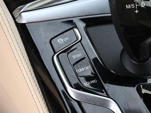 Certified 2022 BMW 530i 530i w/ M Sport Package image 18