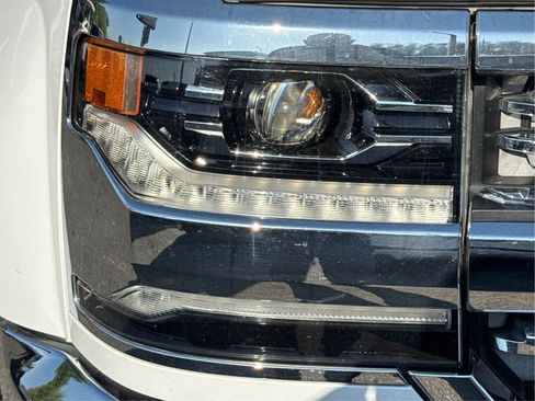 Used 2016 Chevrolet Silverado 1500 LTZ AWD/4WD image 9