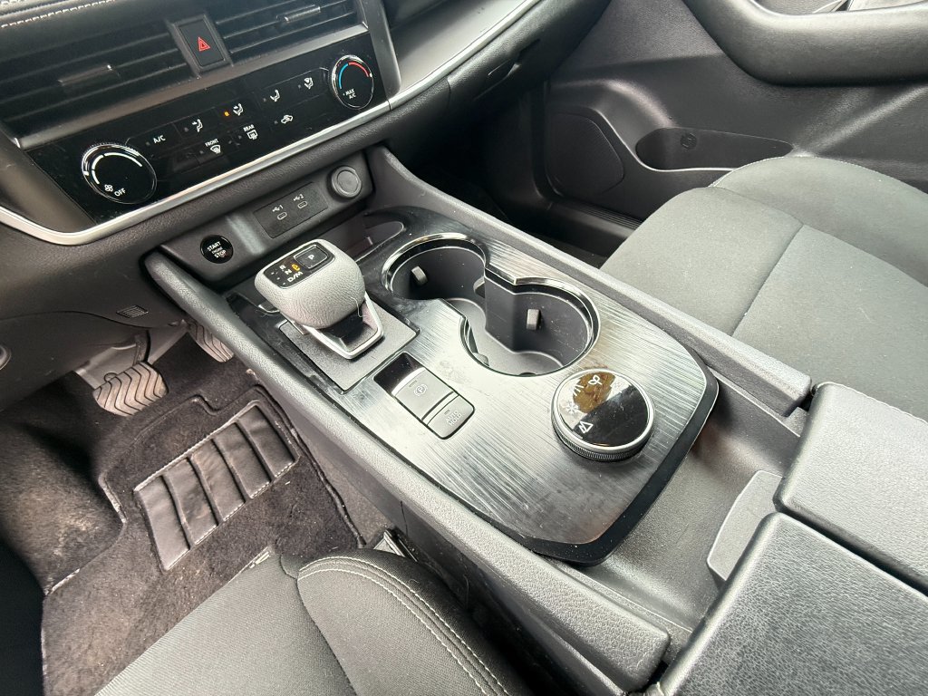 Used 2025 Nissan Rogue S AWD/4WD image 10
