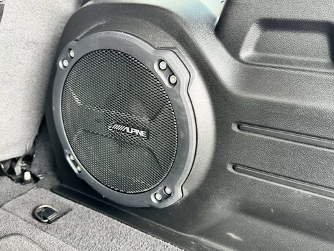 Used 2021 Jeep Wrangler Unlimited Sahara w/ Uconnect 4C Nav & Sound Group AWD/4WD image 17