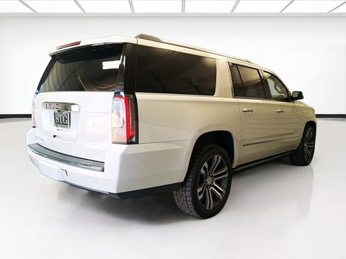 Used 2017 GMC Yukon XL Denali AWD/4WD image 4