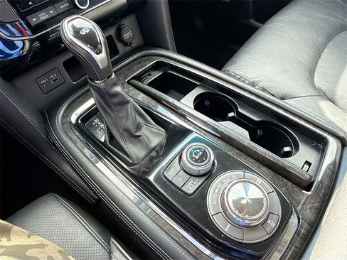 Used 2021 INFINITI QX80 Luxe image 17