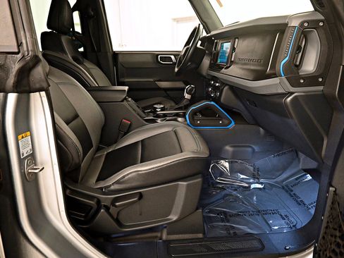 Used 2022 Ford Bronco Black Diamond image 30