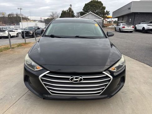 Used 2017 Hyundai Elantra SE image 3