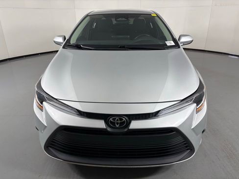 Used 2023 Toyota Corolla LE FWD image 3
