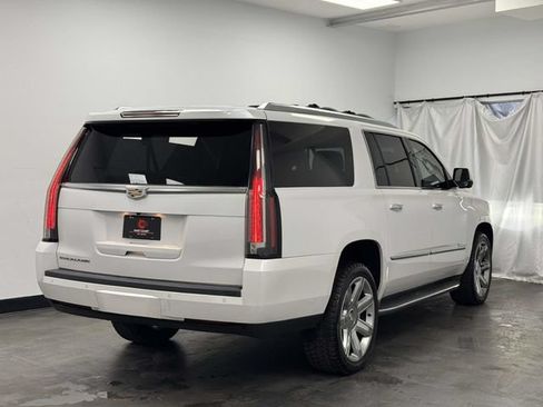 Used 2016 Cadillac Escalade ESV Luxury AWD/4WD image 8