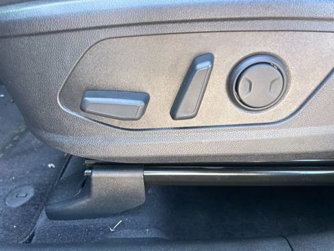 Used 2025 Kia Sorento S image 16