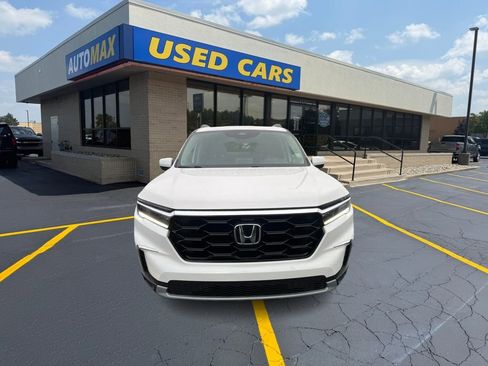 Used 2025 Honda Pilot Touring image 3