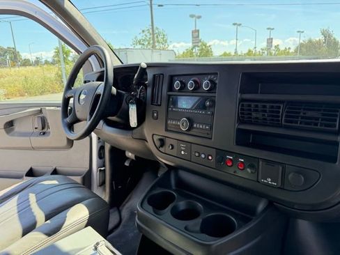 Used 2015 Chevrolet Express 2500 RWD image 25