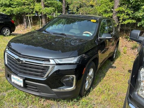 Used 2023 Chevrolet Traverse LS w/ Safety Package AWD/4WD image 2