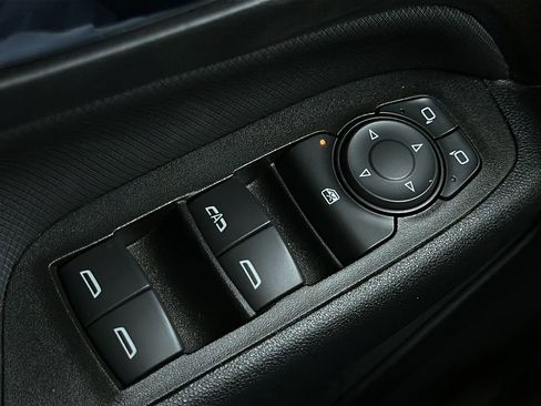 Used 2023 Chevrolet Equinox RS w/ RS Leather Package FWD image 17
