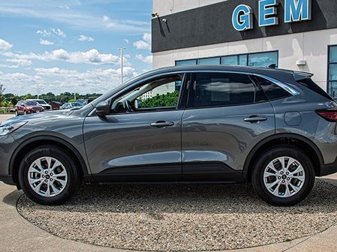 Used 2023 Ford Escape Active AWD/4WD image 2