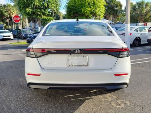 Certified 2025 Honda Accord SE image 5